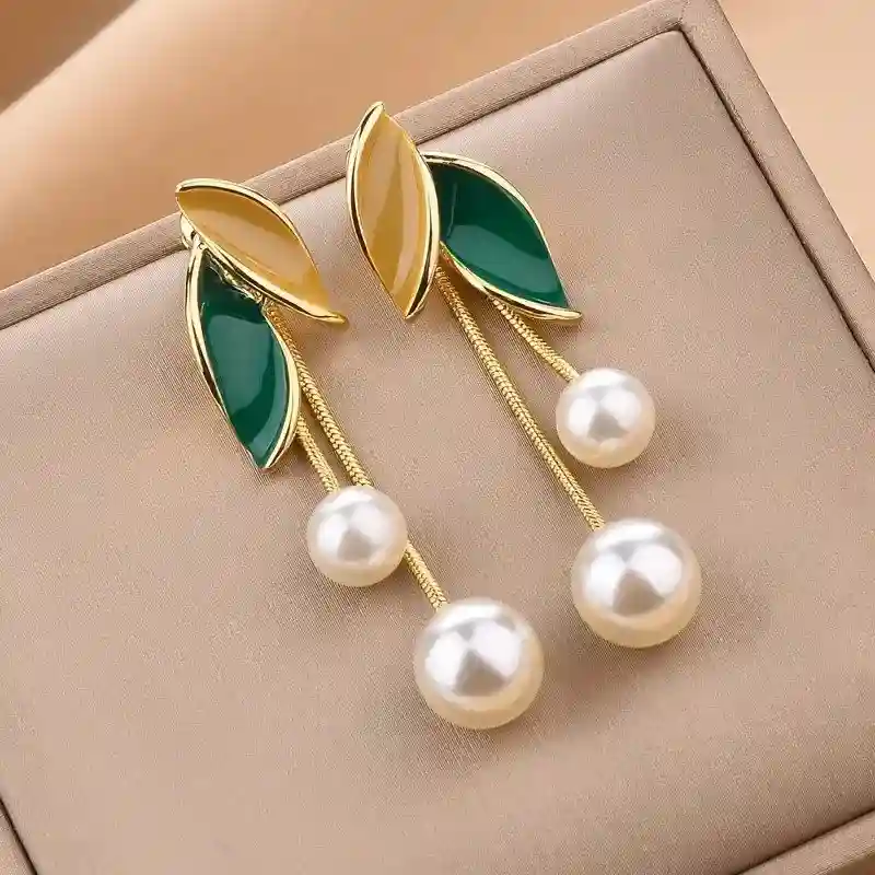 New Creative Leaf Shape Pearl Tassel Pendant Long Earrings Korean Fashion Jewelry Girls Temperament